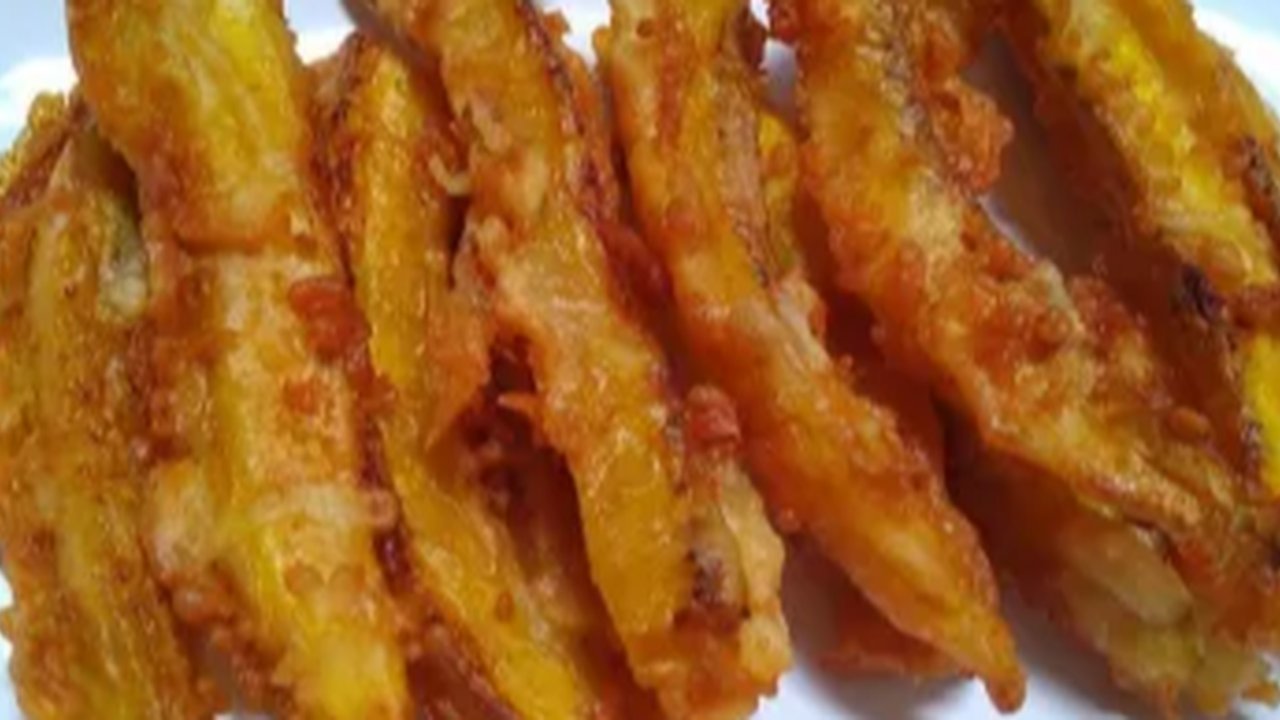 Ilustrasi pisang goreng tanduk.