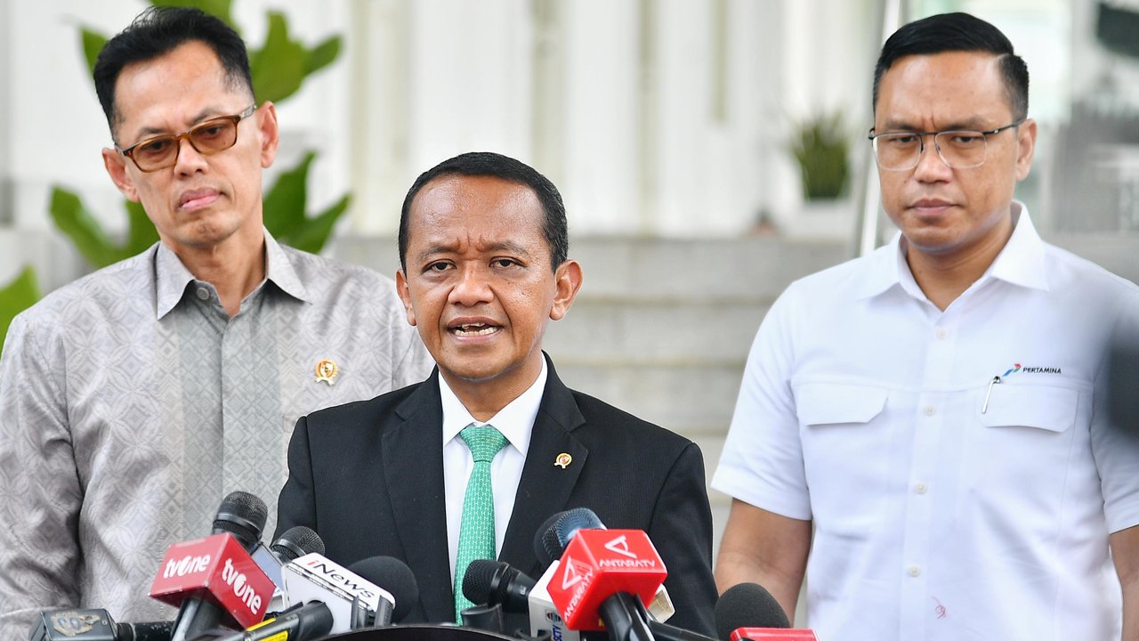 Menteri Investasi/Kepala Badan Koordinasi Penanaman Modal (BKPM) Bahlil Lahadalia dalam acara perdana kegiatan Penyampaian Minat Investasi Bali Urban Rail dan Associated Facilities, Kamis