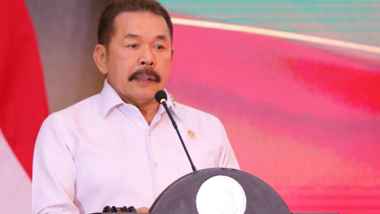Jaksa Agung RI ST Burhanuddin menerima kunjungan Menteri Kehutanan RI Raja Juli Antoni pada Jumat 1 November 2024 di Gedung Utama Kejaksaan Agung, Jakarta