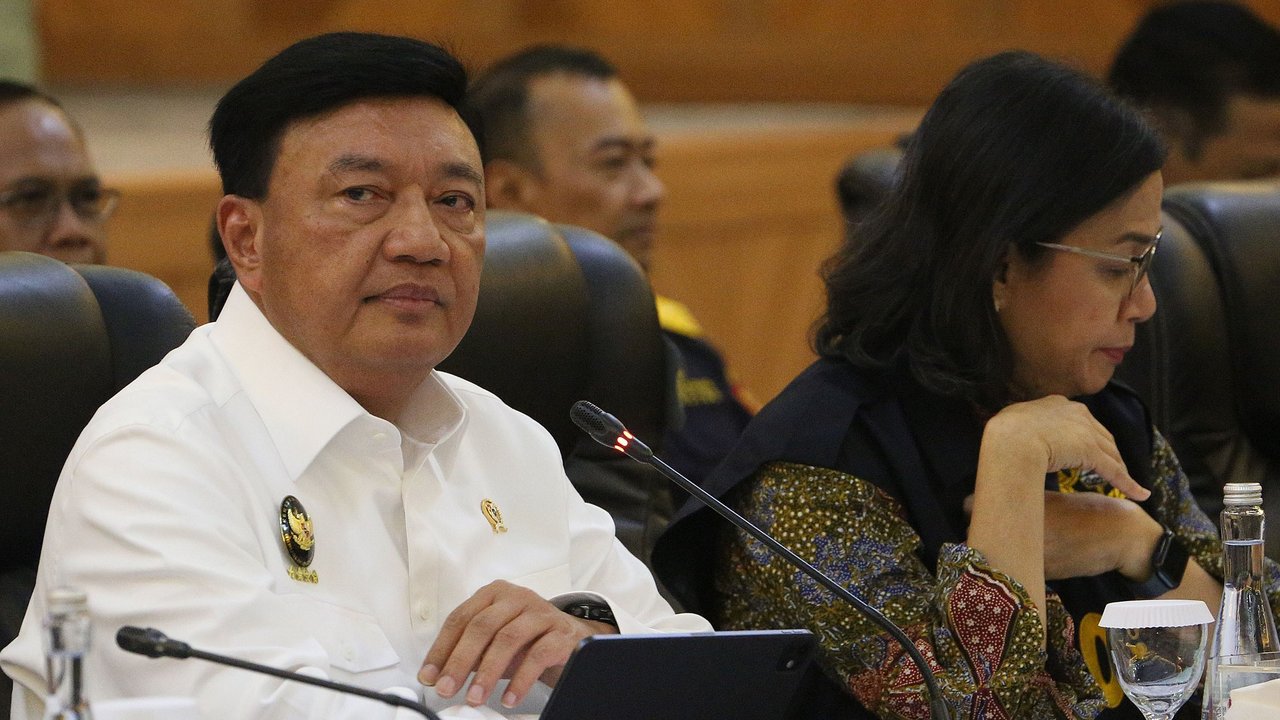 Menko Polkam Budi Gunawan dan Menkeu Sri Mulyani musnahkan barang penyelundupan, pada Kamis (15/11/2024).