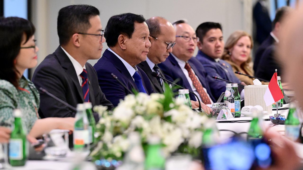 Memaparkan prioritas pemerintah Indonesia dalam isu ketahanan pangan, energi, hilirisasi, hingga program makan siang gratis menjadi fokus dalam pertemuan Presiden Prabowo Subianto dengan organisasi United States-Indonesia Society (USINDO) dan pemimpin 12 perusahaan di Washington DC, Senin...