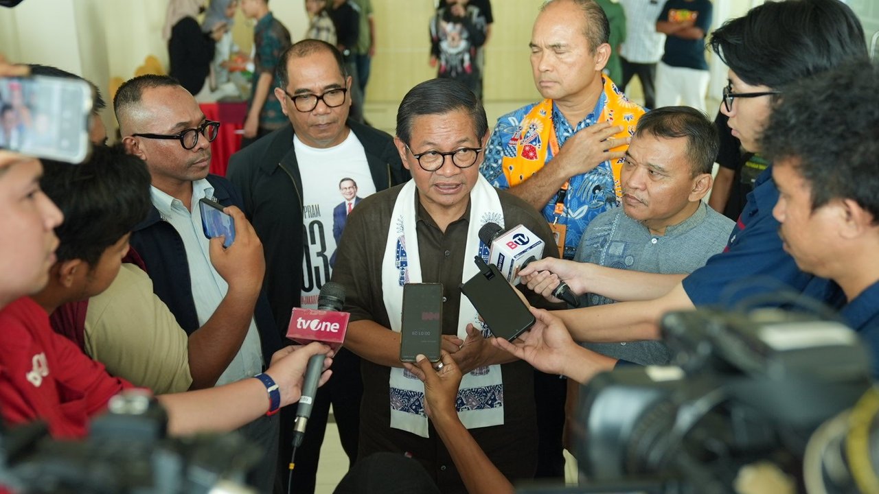 Pramono Anung menghadiri bedah buku Pramono Anung: Jakarta Menyala Sukses Mendunia