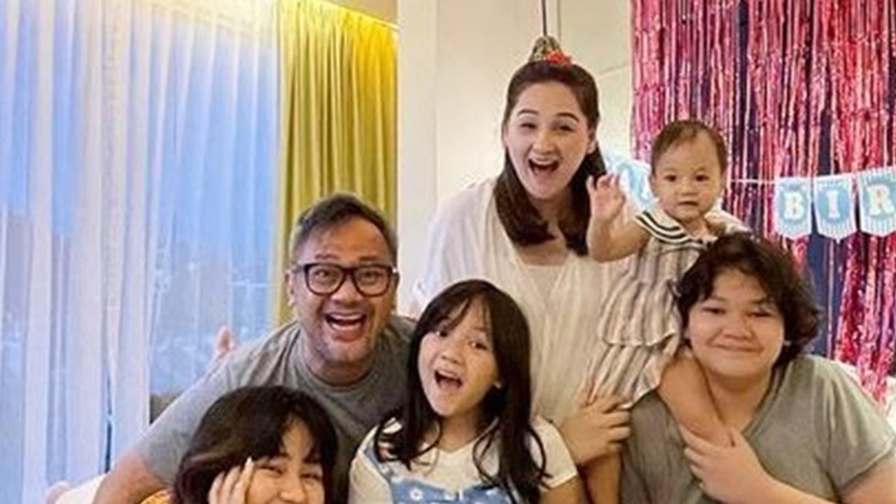 Ini Dia Sederet Tips Parenting Ala Mona Ratuliu, Tanamkan Rasa Percaya Diri pada Anak