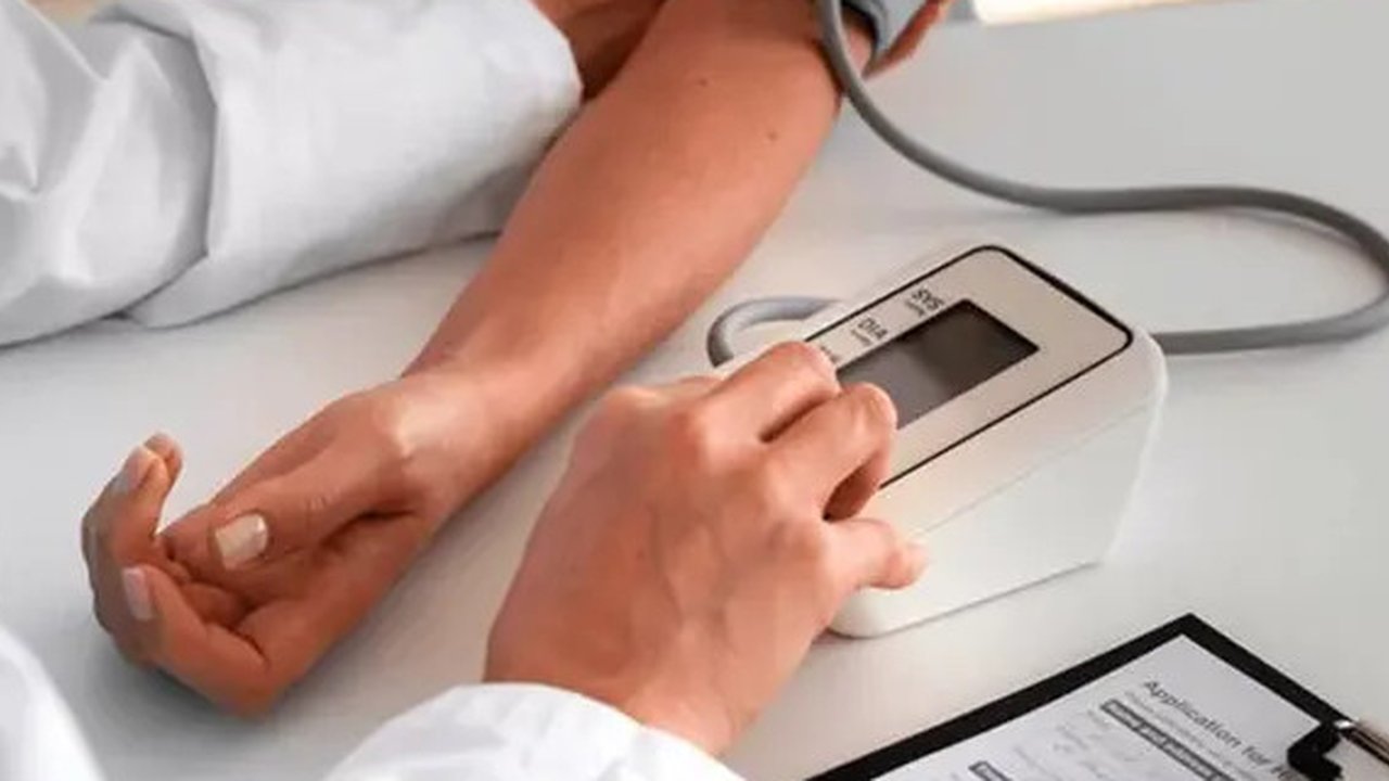 Pengecekkan Tingkat Kolesterol. (foto: Pinterest/Kabar Mandala).