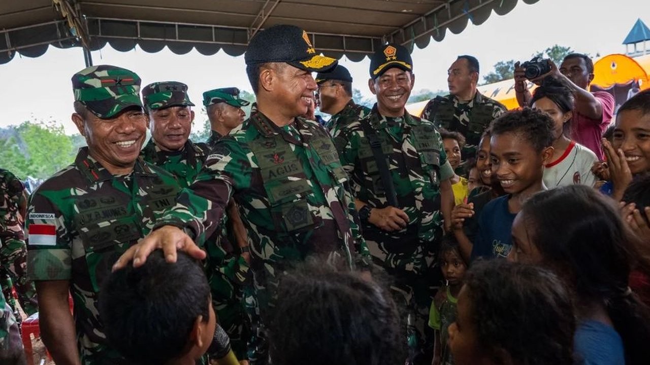 Gerak Cepat Panglima TNI Datangi Korban Erupsi Lewotobi
