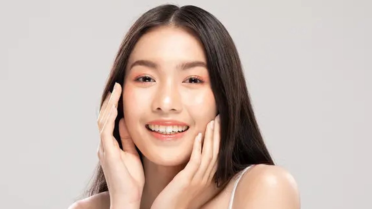 Ilustrasi perempuan dengan kulit sehat. (c) 220Selfmadestudio/Depositphotos.com