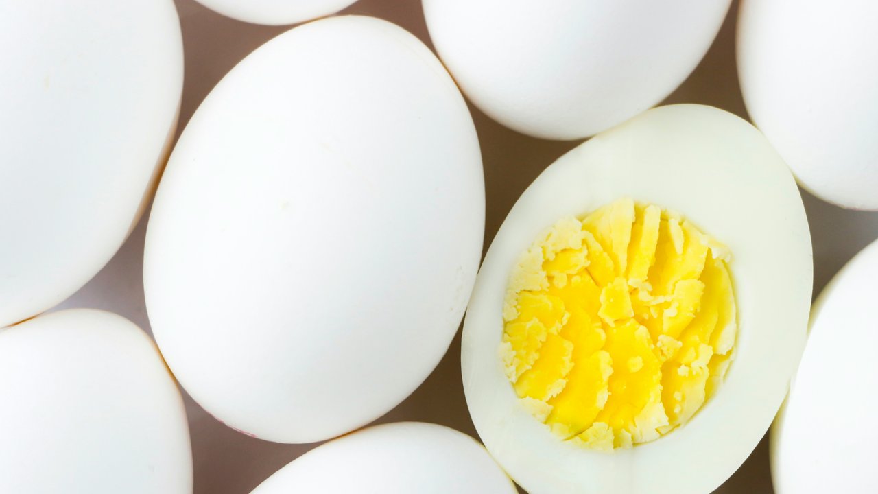 Rahasia Telur Rebus Sempurna, Kuning di Tengah Tanpa Garis Hijau