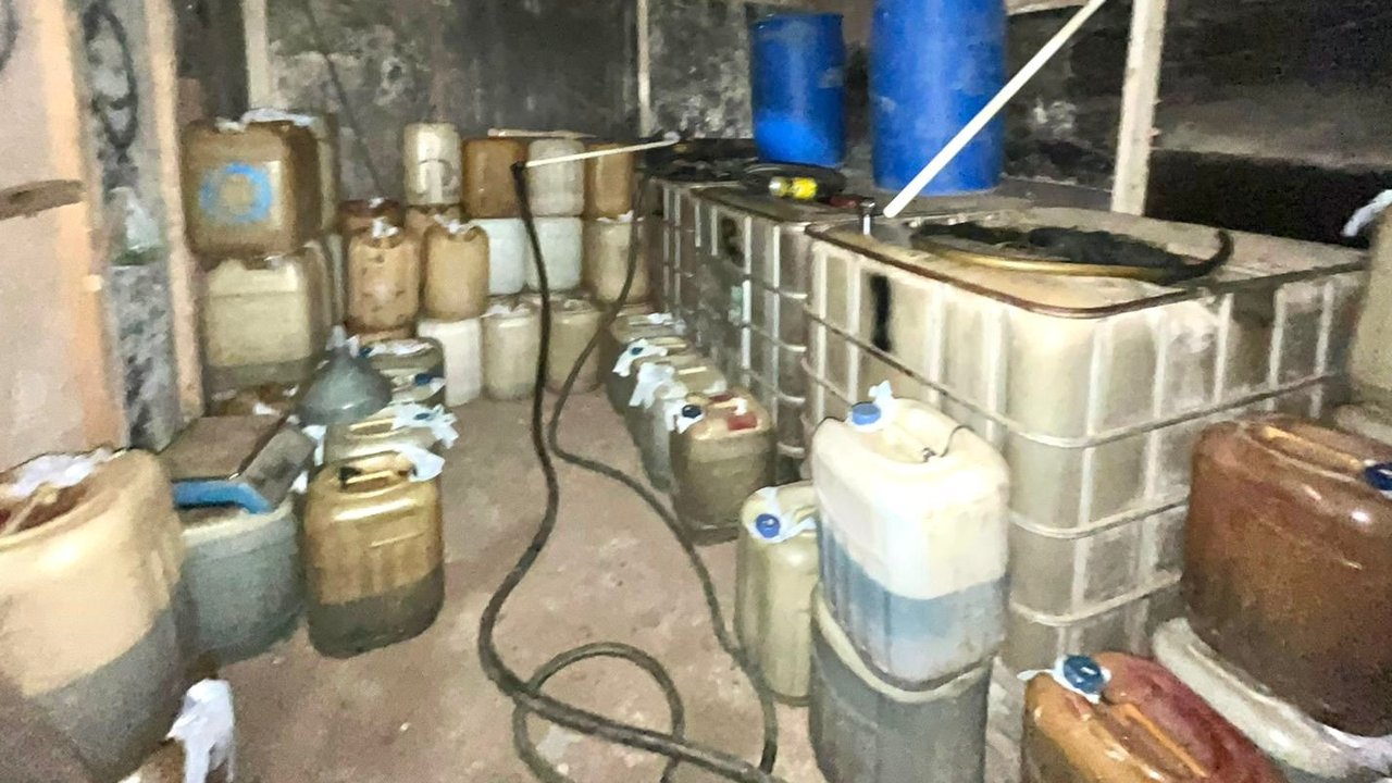 Gudang BBM Oplosan Dibongkar Polisi