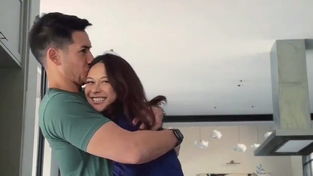 Sering Bikin Konten Memasak, 9 Potret Terbaru Dapur Nana Mirdad yang Unik - Ada Rak Berisi Buku dan Foto Keluarga