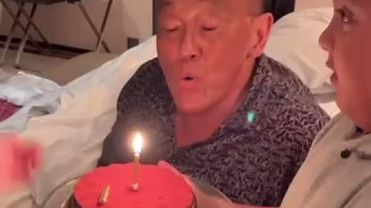 Momen Nia Ramadhani dan 3 Anaknya Beri Kejutan Ultah untuk Aburizal Bakrie, Jadi Misi Rahasia Saat Tengah Malam