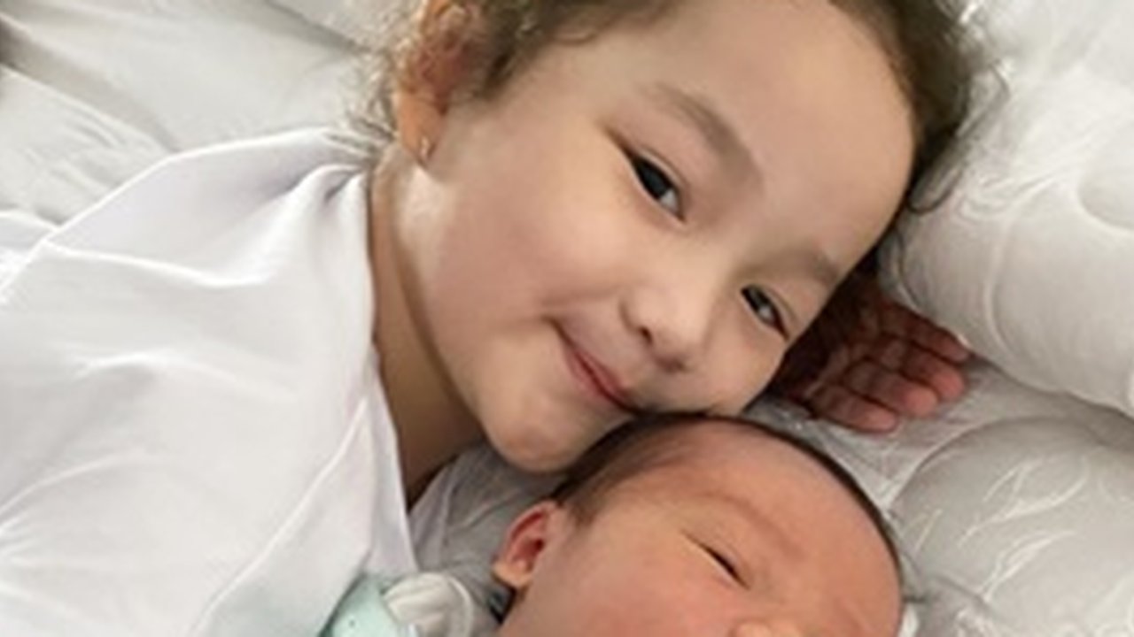 8 Potret Anak Seleb Pakai Hijab, Masih Balita Tambah Imut - Bikin Gemas