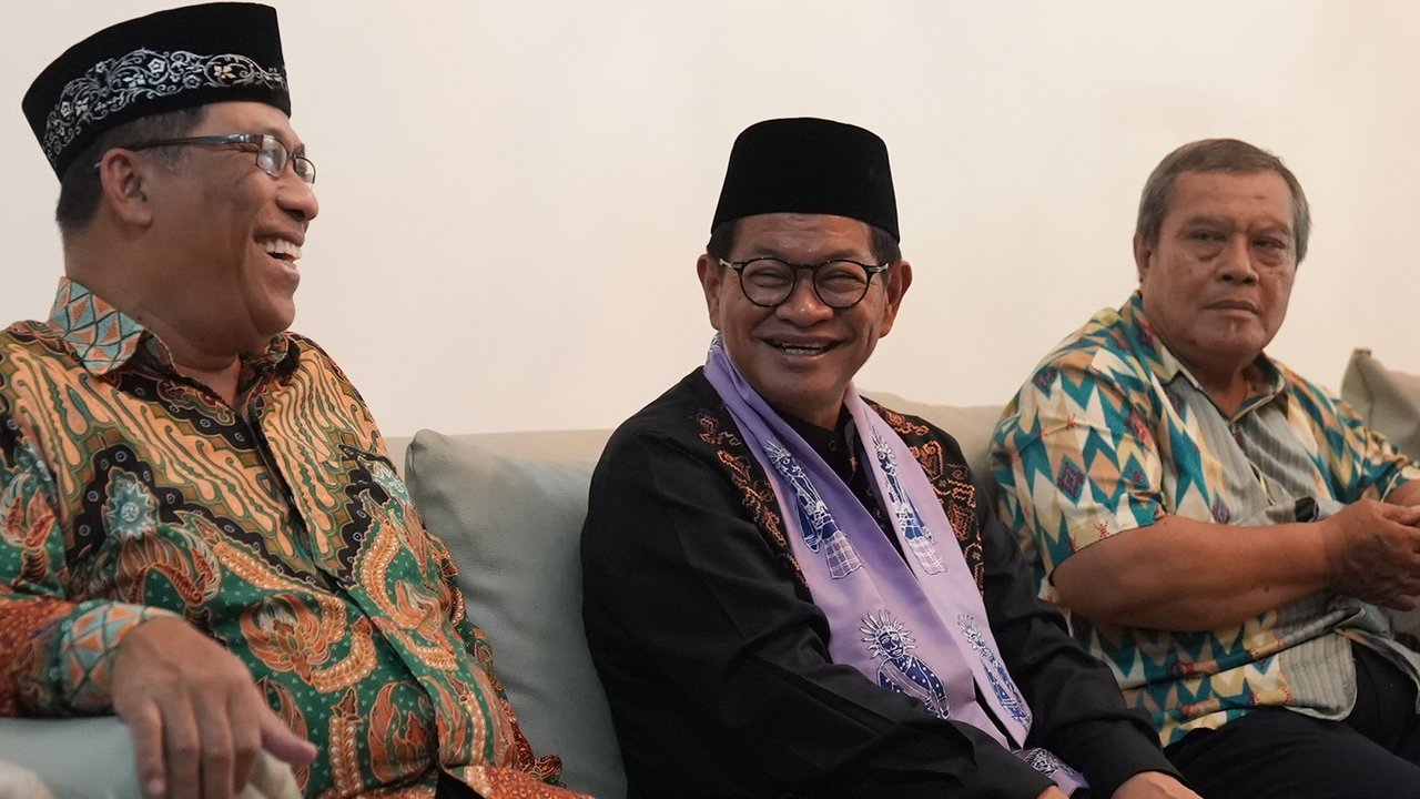 Pramono Anung di rumah Agus Suradika