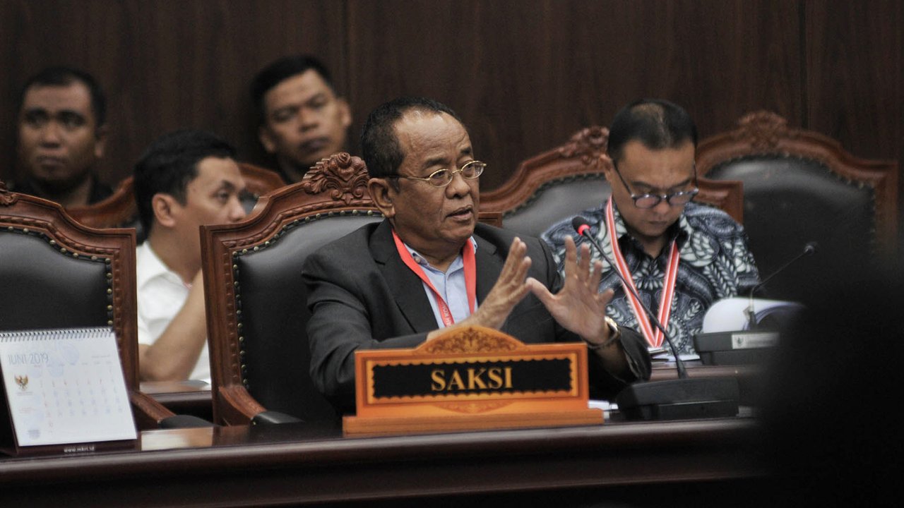 Mantan Sekretaris Kementerian BUMN Said Didu memberikan kesaksian dalam sidang lanjutan sengketa Pilpres 2019 di Mahkamah Konstitusi, Jakarta, Rabu (19/6/2019). Sadi Didu dihadirkan sebagai saksi tim hukum Prabowo-Sandiaga. (merdeka.com/Iqbal Nugroho)
