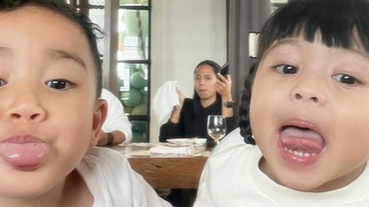 Disebut Penerus Rafathar & Gempi, Potret Pose Menggemaskan Rayyanza dan Ameena dengan Beragam Ekspresi