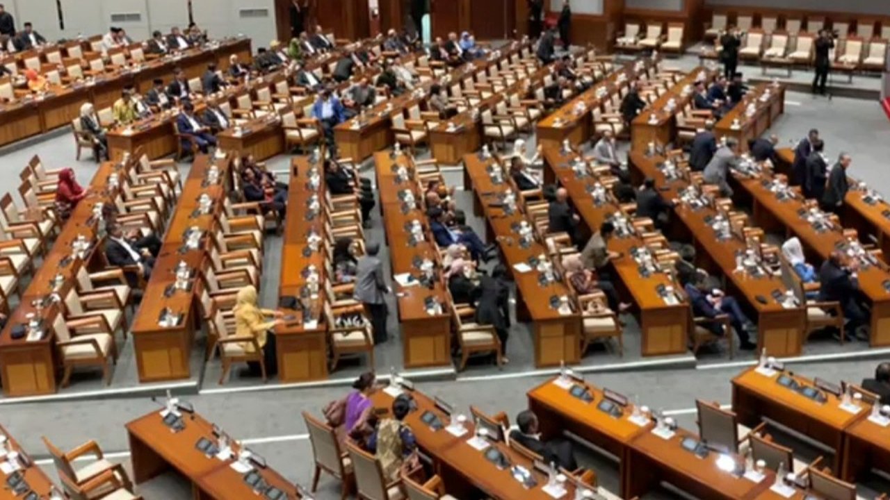 DPR RI resmi mengesahkan Undang-Undang Kesehatan. Paripurna digelar di ruang rapat paripurna DPR di Kompleks Parlemen pada Selasa (11/7/2023) dan dipimpin oleh Ketua DPR Puan Maharani.