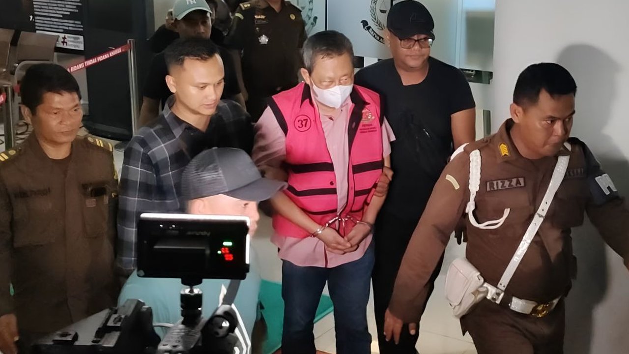 Kejaksaan Agung (Kejagung) mengungkapkan peran tersangka Hendry Lie dalam kasus dugaan korupsi pengelolaan tata niaga komoditas timah di wilayah IUP PT Timah ...