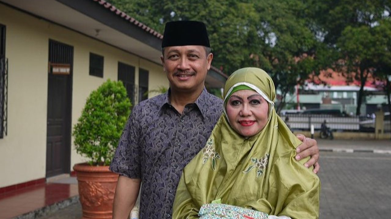 Sosok Cantik yang Setia Temani Eks Wakapolri