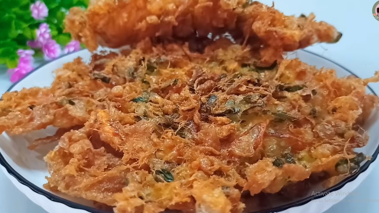 Rahasia Telur Barendo Keriting Sempurna, Tidak Perlu Minyak Banyak
 (YouTube/Uli's Kitchen)