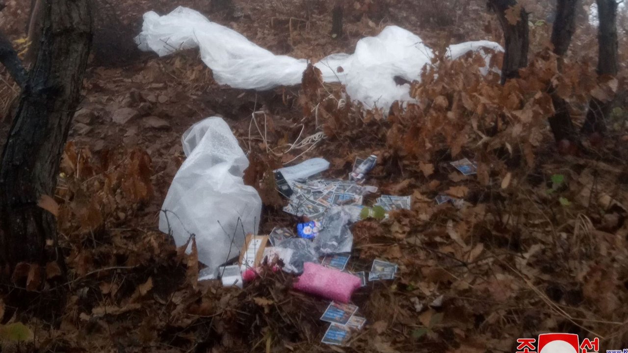 Penampakan serangan balon propaganda anti-Korea Utara yang bikin Kim Jong-un murka.