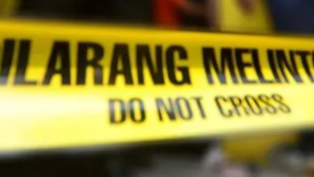 Belum diketahui penyebab cek cok pasangan suami istri ini.