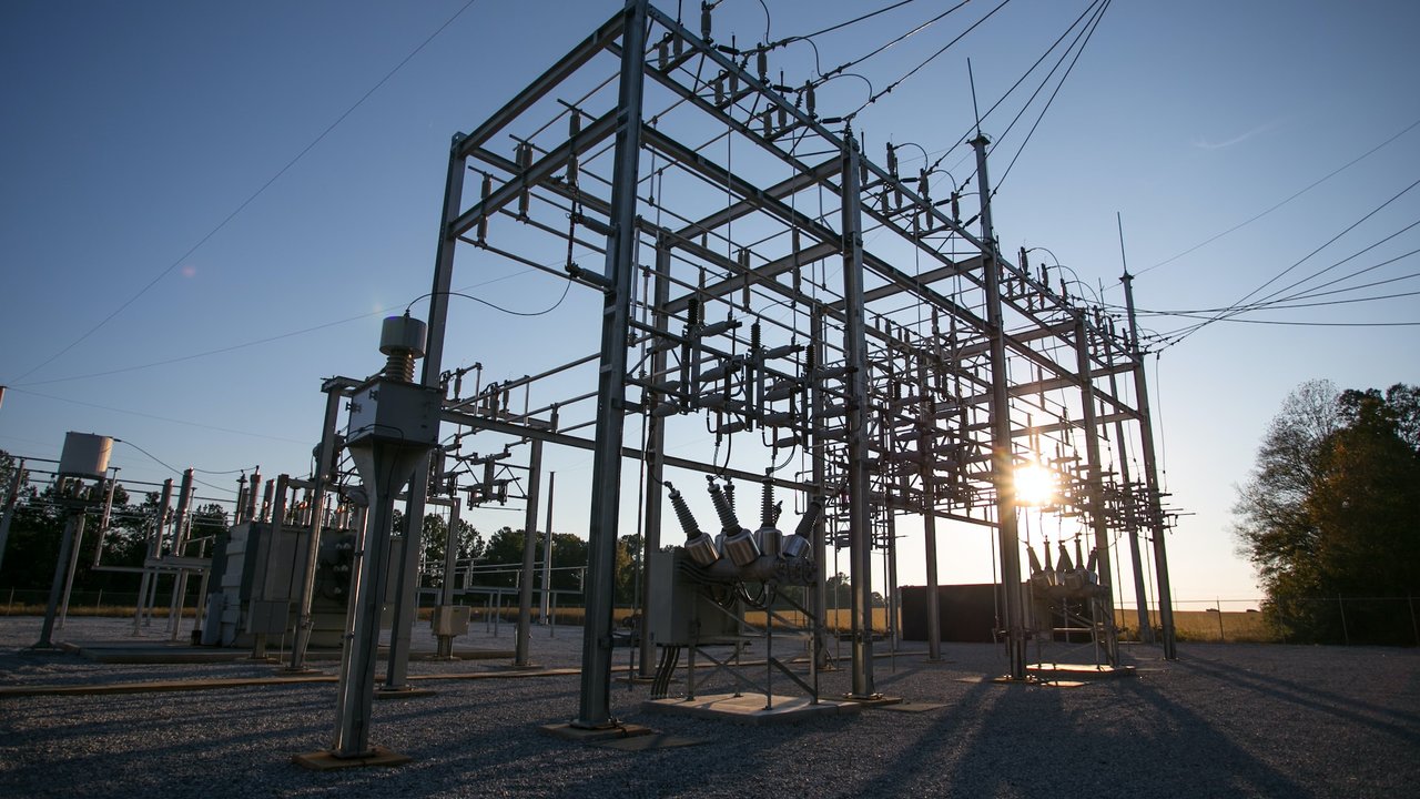 Ilustrasi pembangkit listrik. (Photo by American Public Power Association on Unsplash)