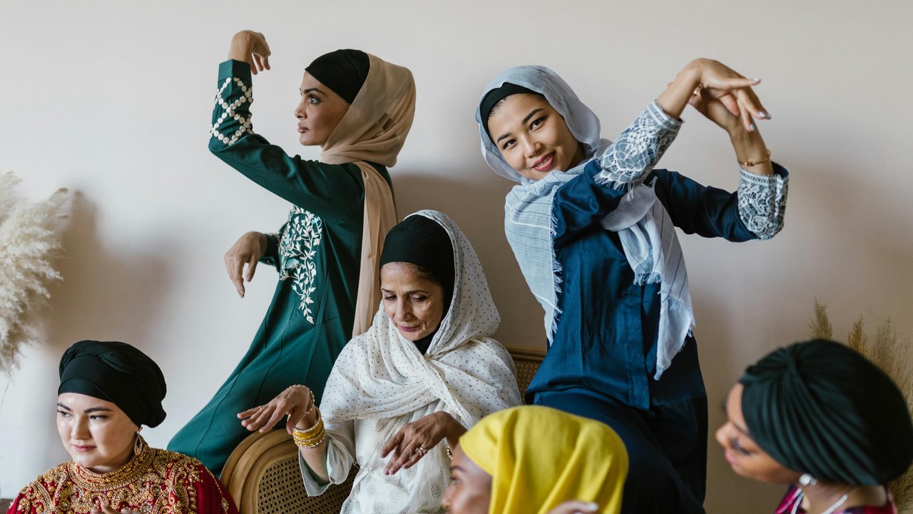 7 Inspirasi Baju Gamis Rayon untuk Lebaran 2025, Tampil Anggun dan Modis!