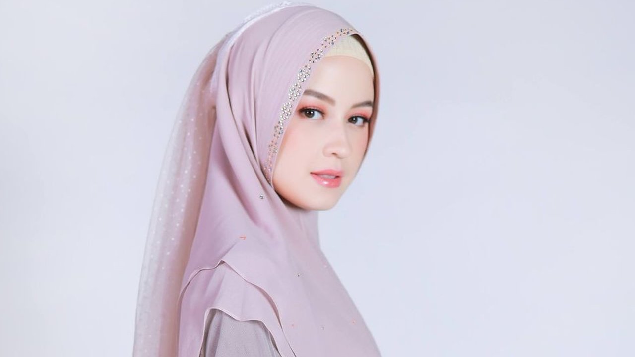 7 Potret Kimberly Ryder Jadi Model Busana Muslim, Cantik Kenakan Hijab Syar'i