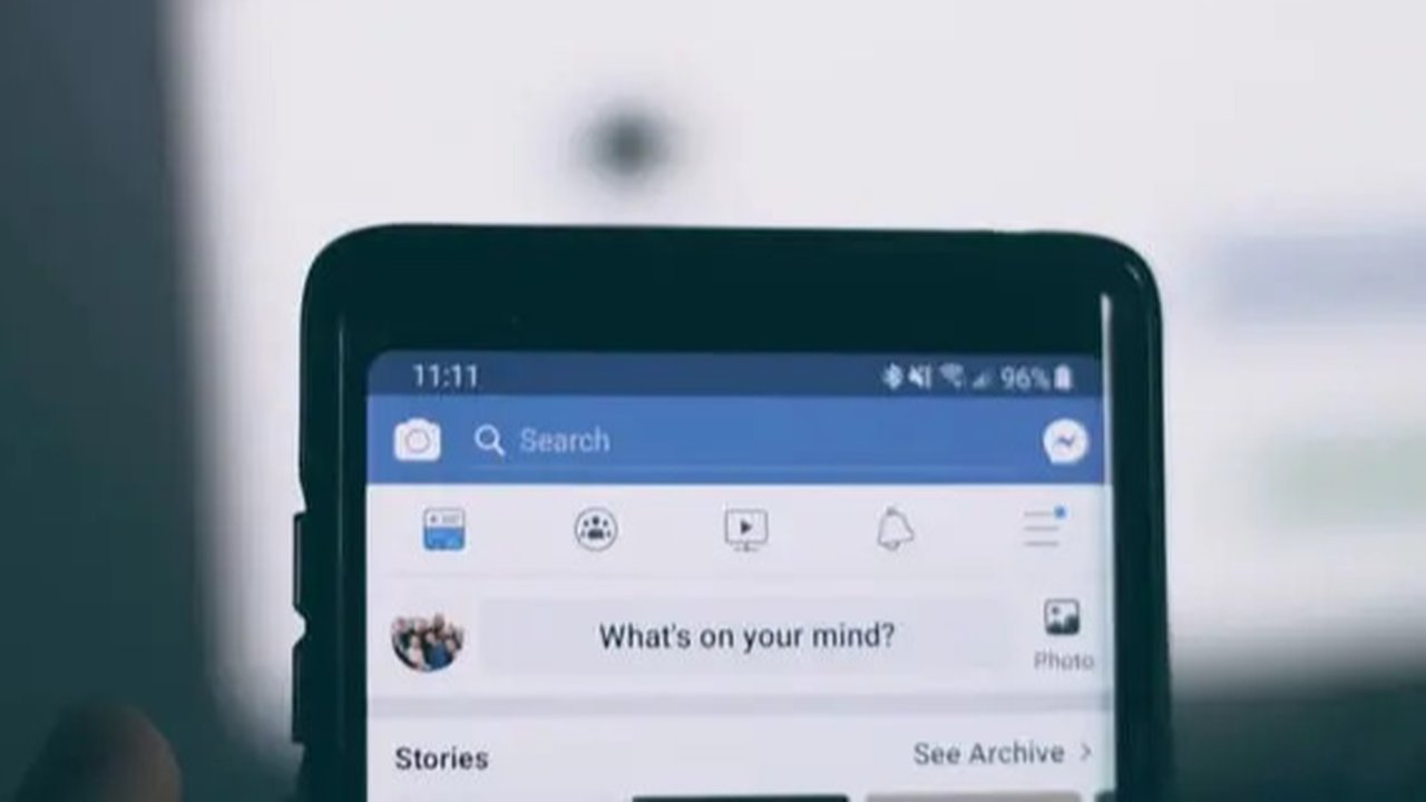 Ilustrasi Meta dan Facebook. (Unsplash/Dima Solomin)