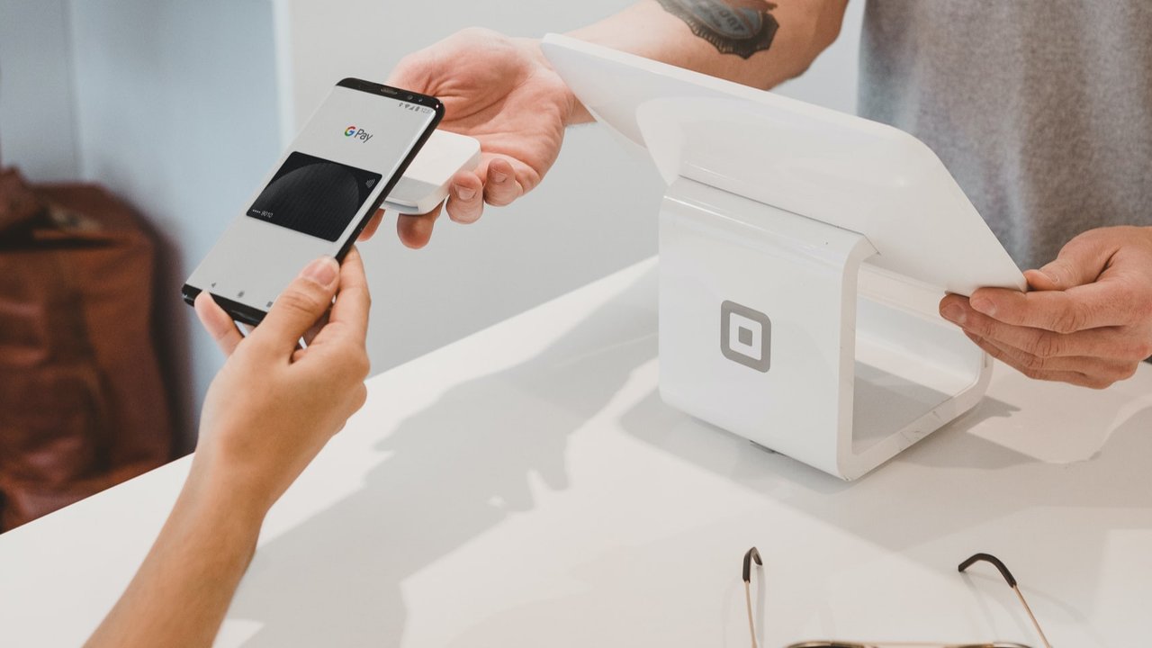 Ilustrasi bank digital. Clay Banks/Unsplash