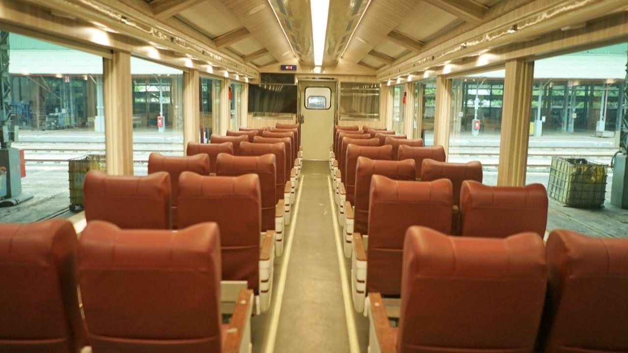 KAI akan melakukan soft launching Kereta Panoramic pada 24 Desember 2022. Kereta Panoramic ini akan dirangkaikan pada perjalanan KA Taksaka Tambahan (Gambir - Yogyakarta pp). (Dok PT KAI)