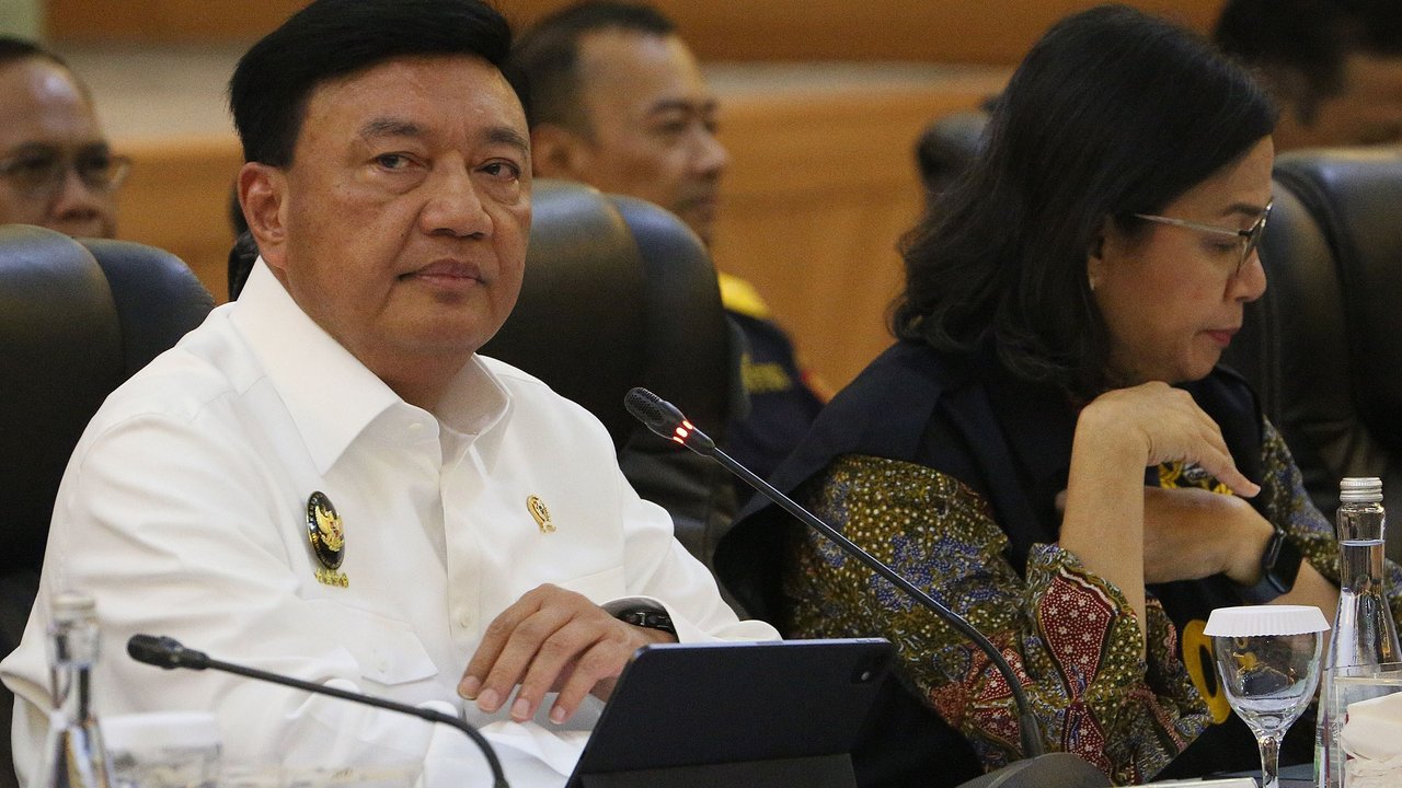 Menko Polkam Budi Gunawan dan Menkeu Sri Mulyani musnahkan barang penyelundupan, pada Kamis (15/11/2024).