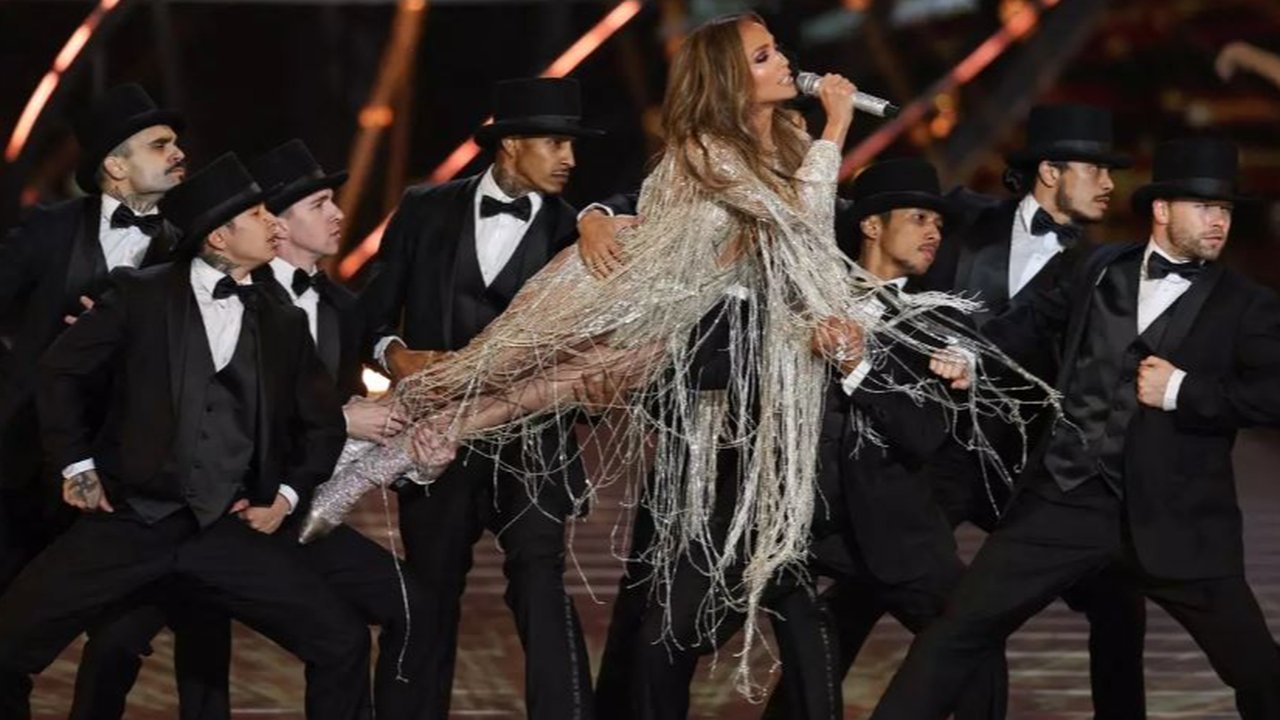 Jennifer Lopez tampil dalam acara Riyadh Season di Arab Saudi, 13 November 2024.