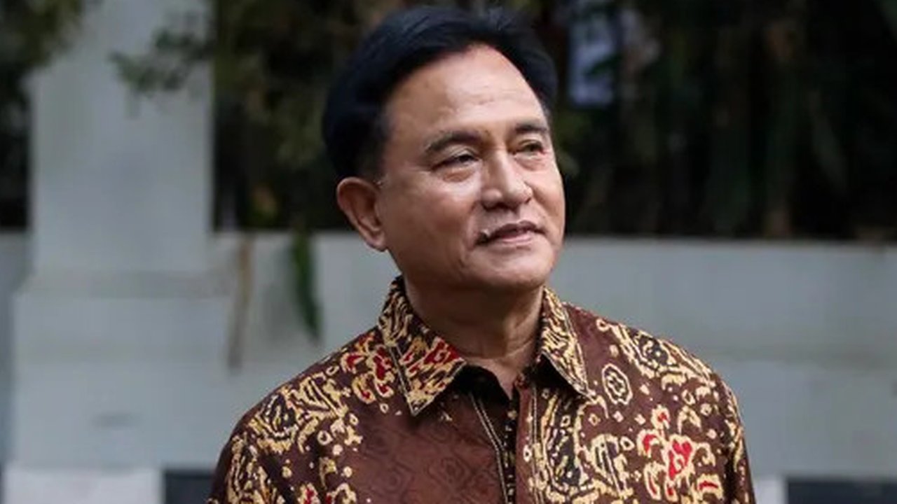 Yusril Ihza Mahendra, seorang advokat, akademisi di bidang hukum tata negara, politikus, dan salah seorang tokoh pemikir dan intelektual Indonesia. Ia pernah menjabat sebagai Menteri Hukum da