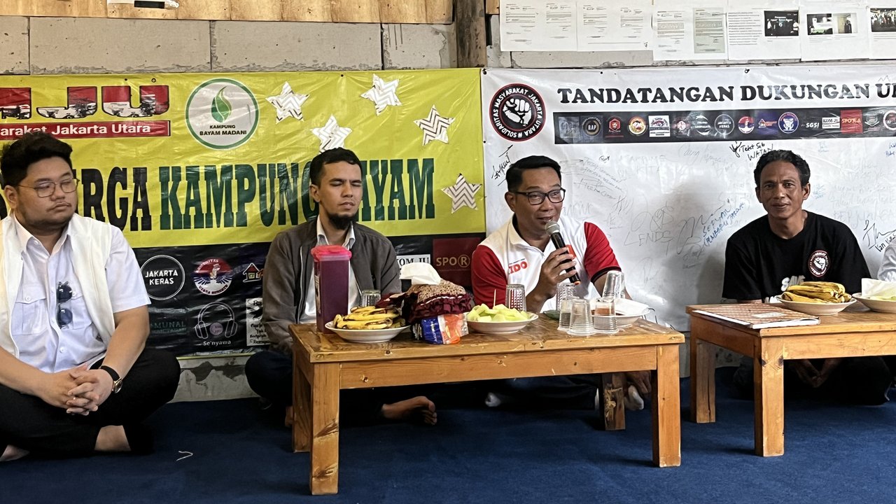 Gaya Ridwan Kamil Kenakan Jersey Persija