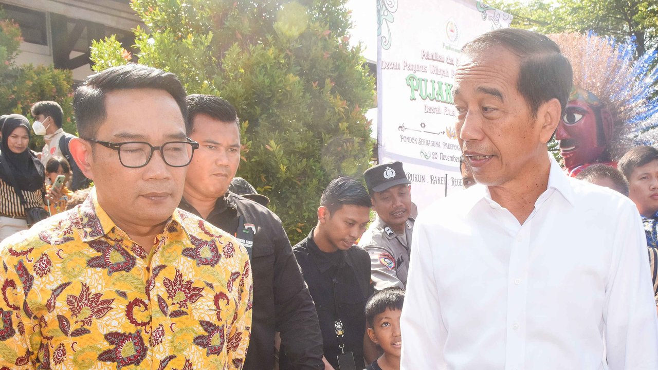 Jokowi Ajak Respati-Astrid Jalan Sore di Simpang Joglo