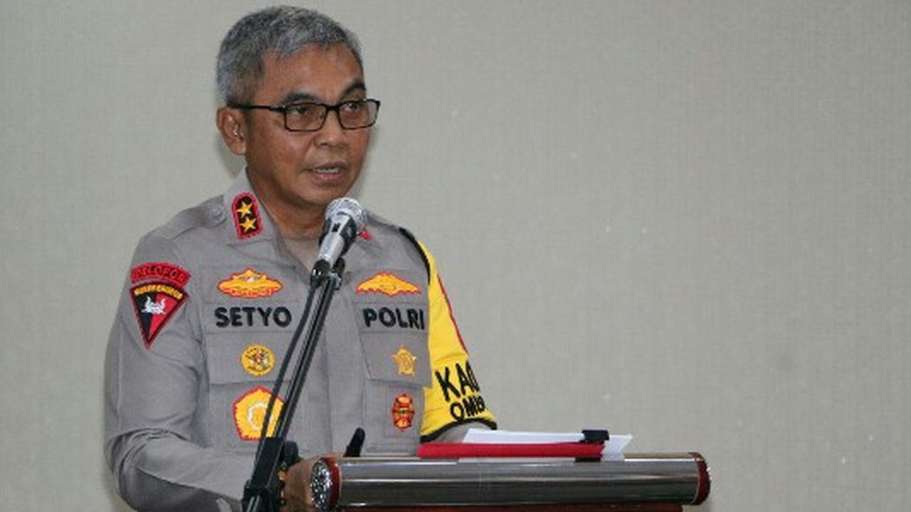 Kapolda Sulut Irjen Pol Setyo Budiyanto saat menyampaikan rilis akhir tahun 2023, di Hotel Grandwhizz Manado, Jumat (29/12/2023).