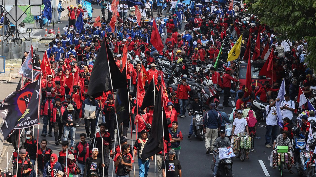 Demo buruh dalam rangka May Day di Surabaya. (Istimewa)