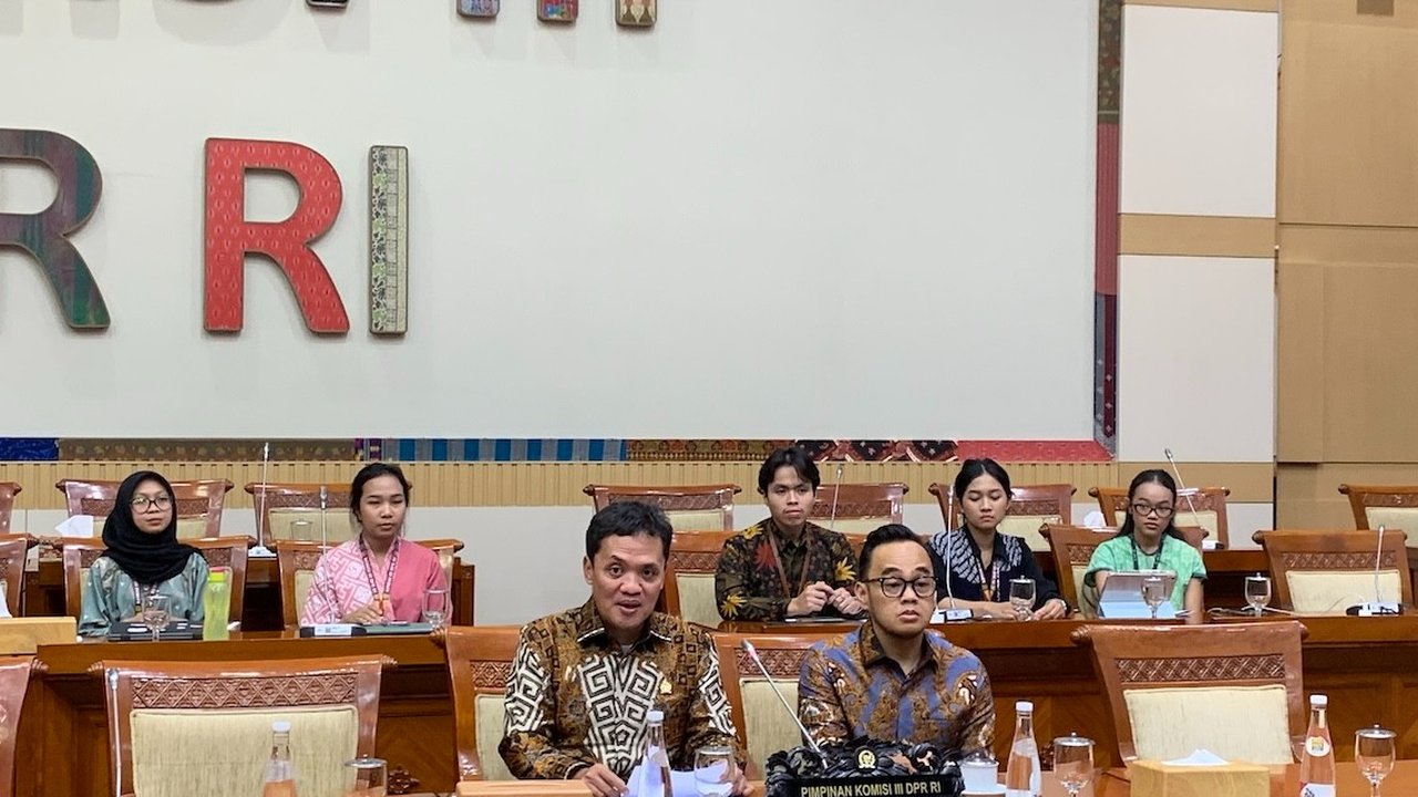 Ketua Komisi III DPR RI Habiburokhman mengatakan bahwa usulan rancangan Kitab Undang-undang Hukum Acara Pidana (KUHAP) telah diserahkan kepada Badan Legislasi ...