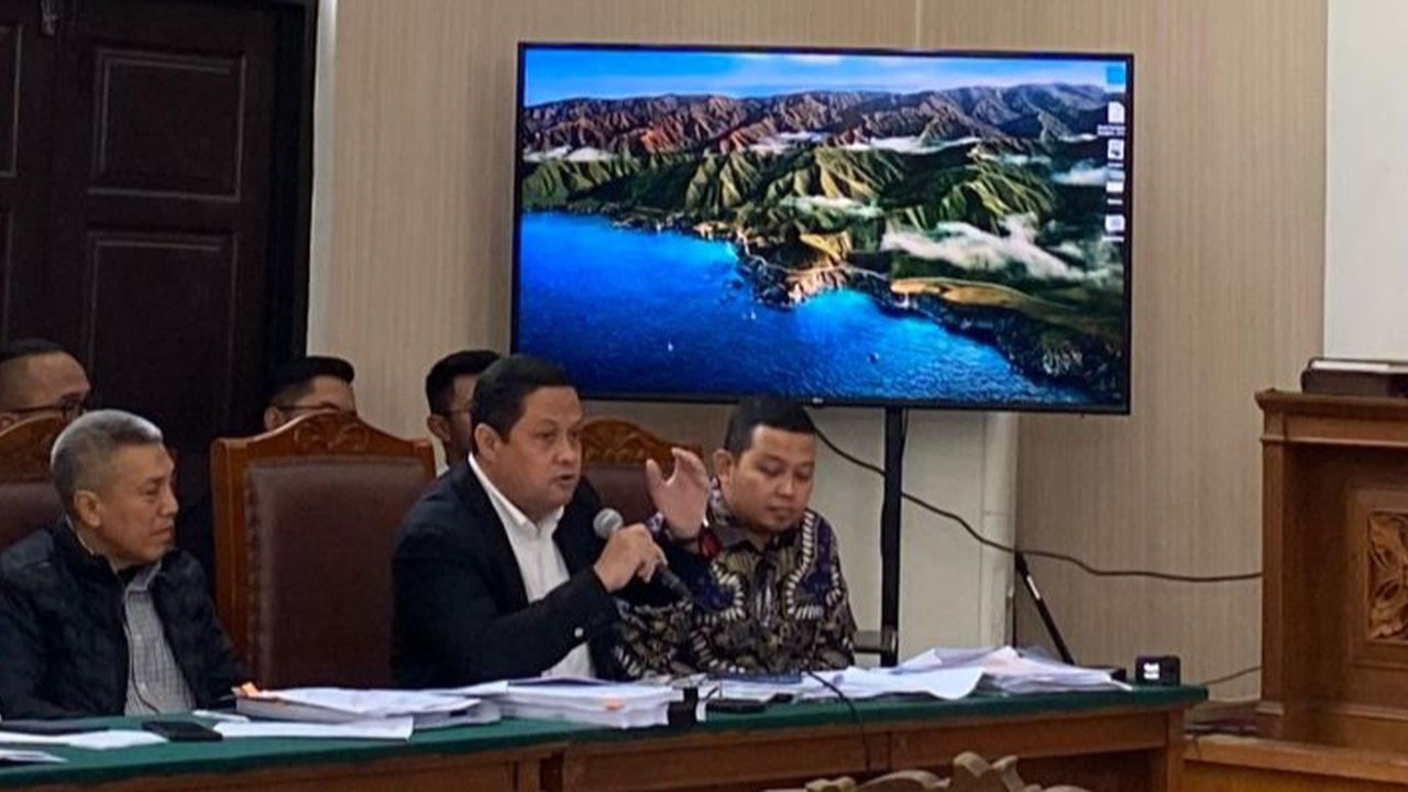 Tim Kuasa Hukum mantan menteri perdagangan periode 2015-2016 Thomas Trikasih Lembong atau Tom Lembong menilai Kejaksaan Agung telah menyalahgunaan wewenang dalam penetapan tersangka kasus dugaan korupsi impor gula terhadp klien mereka.