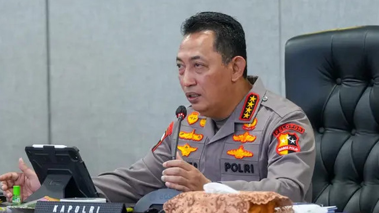 Kapolri Jenderal Listyo Sigit Prabowo menggelar video conference bersama dengan Kapolda dan Kapolres di seluruh Indonesia. (Foto: dokumentasi Polri)