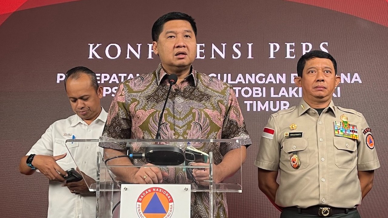 Menteri PKP Maruarar Sirait tinjau rumah Nenek Hasna di Kelurahan Tanah Tinggi, Kecamatan Johar Baru, Jakarta Pusat, Senin (11/11/2024).
