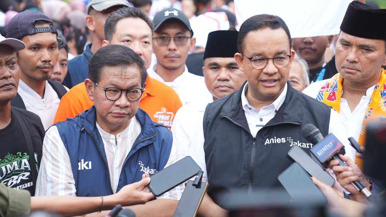 Anies Baswedan dan Pramono Anung blusukan di Kapuk
