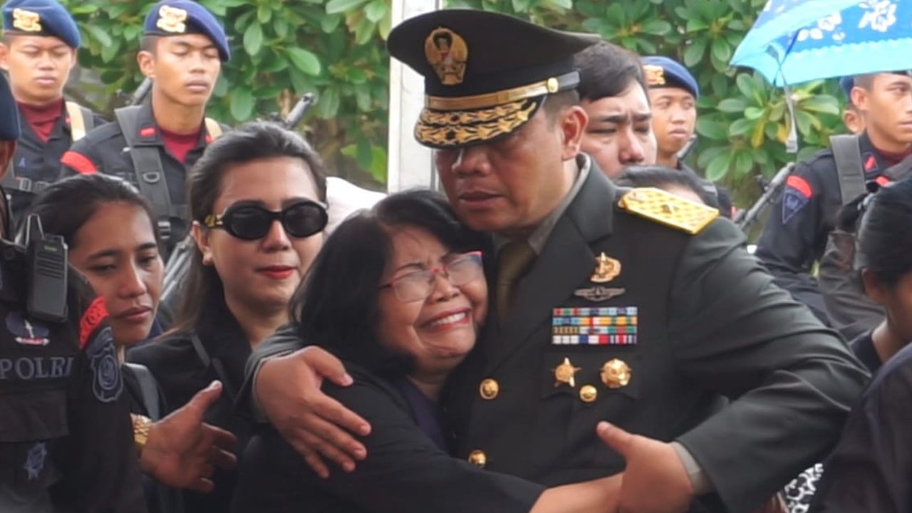 Pemakaman Kasatreskrim Polres Solok Selatan AKP Ryanto Ulil Anshar