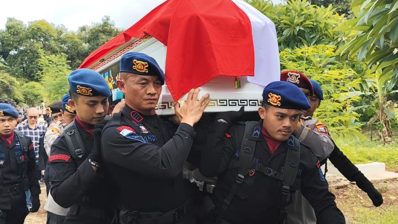 Pemakaman Kasatreskrim Polres Solok Selatan AKP Ryanto Ulil Anshar