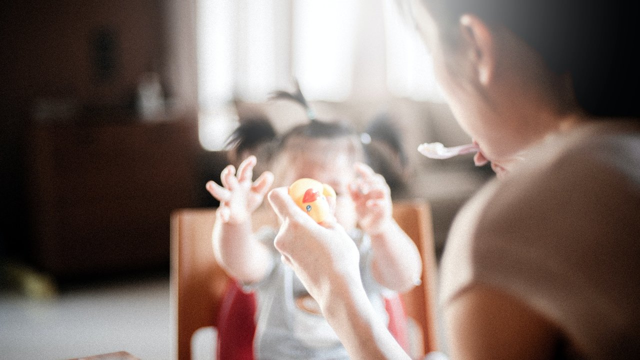 Habiskan waktu berharga bersama anak. (unsplash.com/@daen_2chinda)