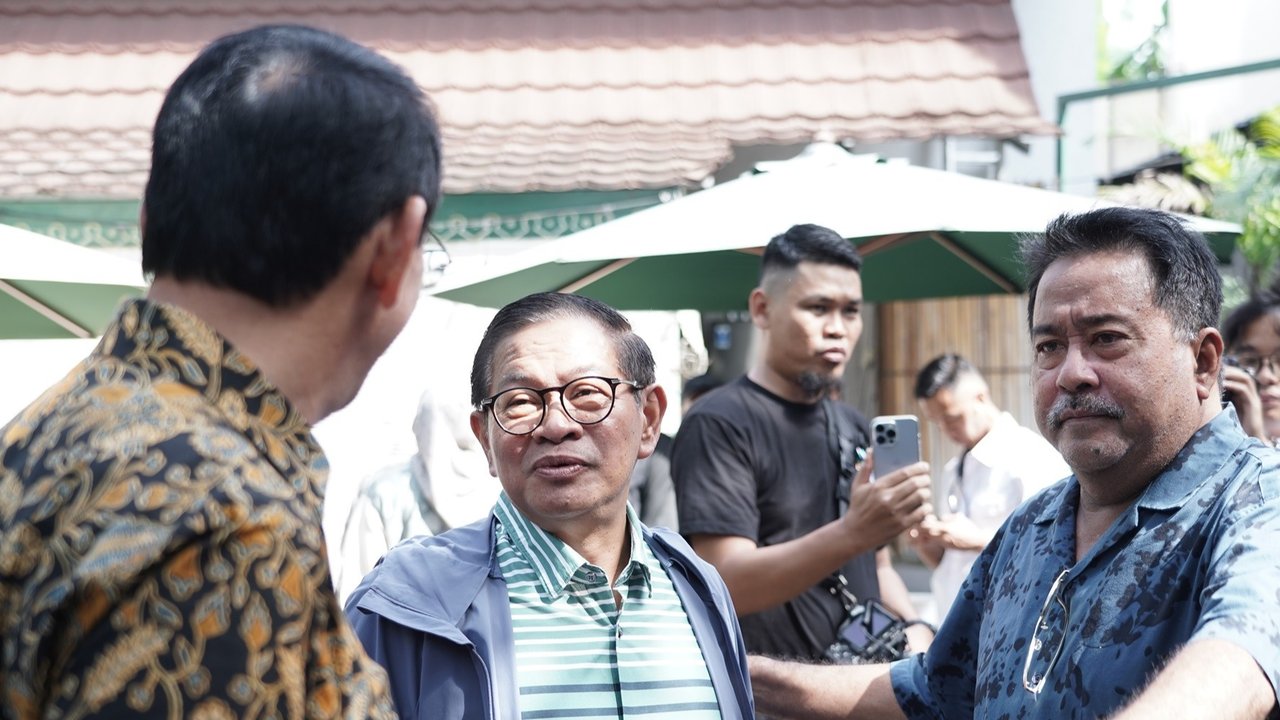 Ahok dan Pramono Sarapan Gudeg di Warung Bang Doel