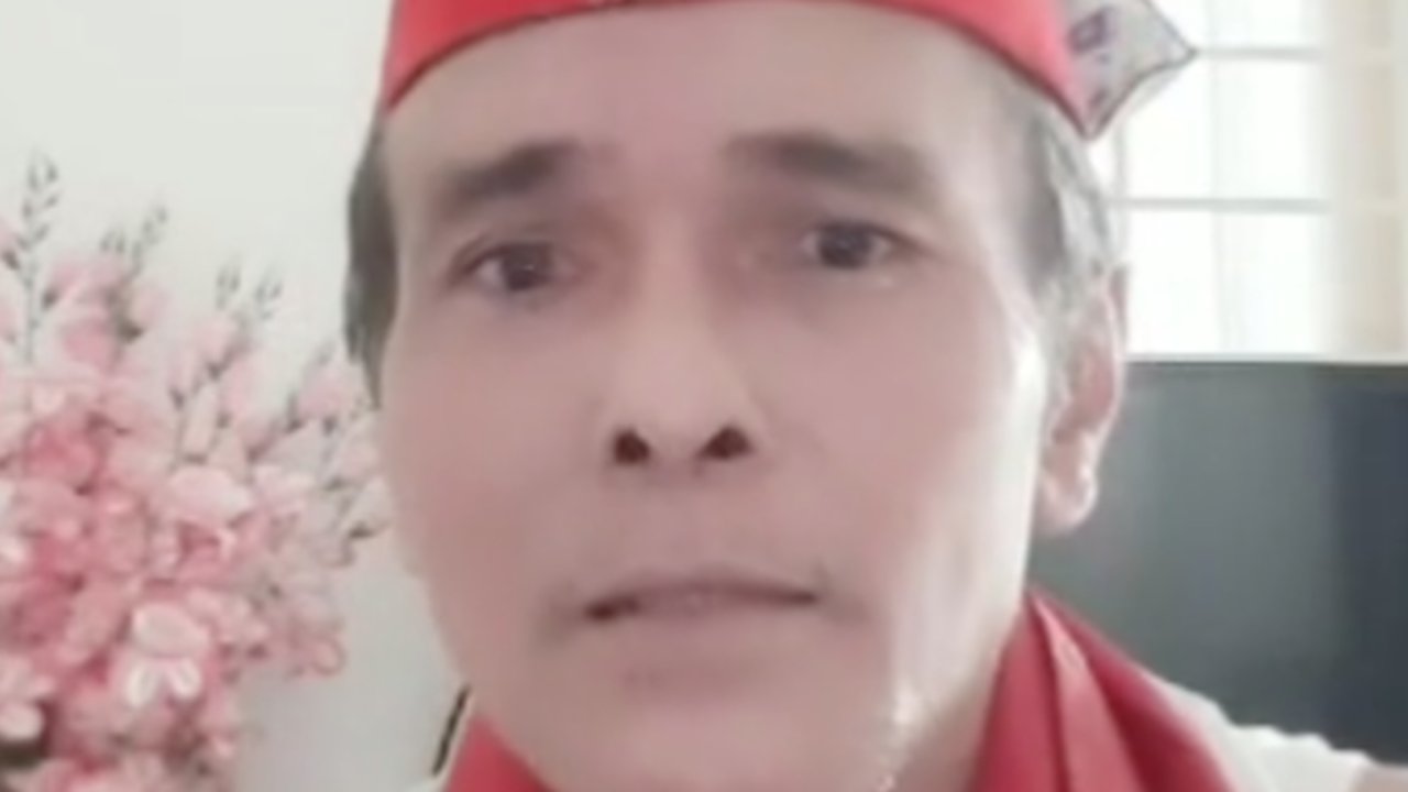 peci merah