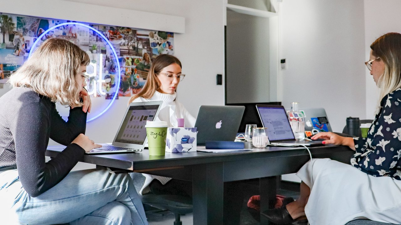 Ilustrasi daftar perusahaan dan startup Indonesia yang masuk Forbes Asia/dok. Unsplash Socialcut