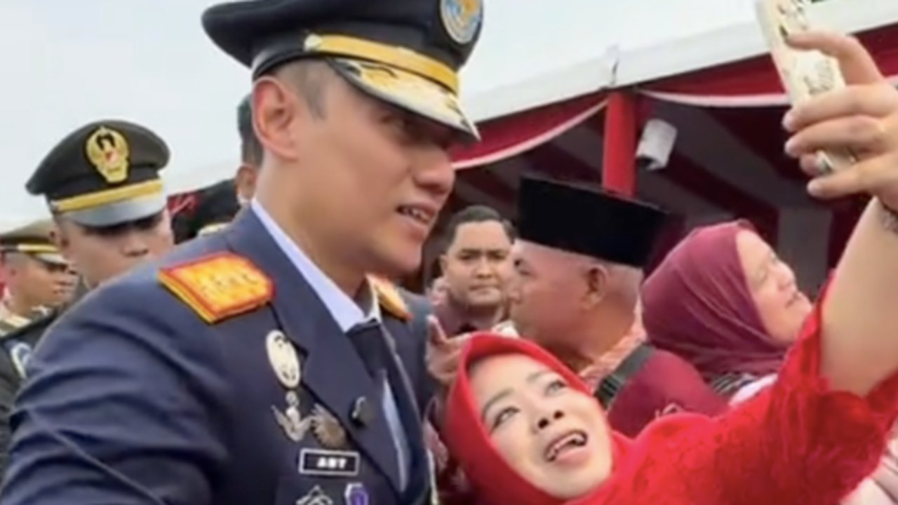 ahy hadapi emak-emak