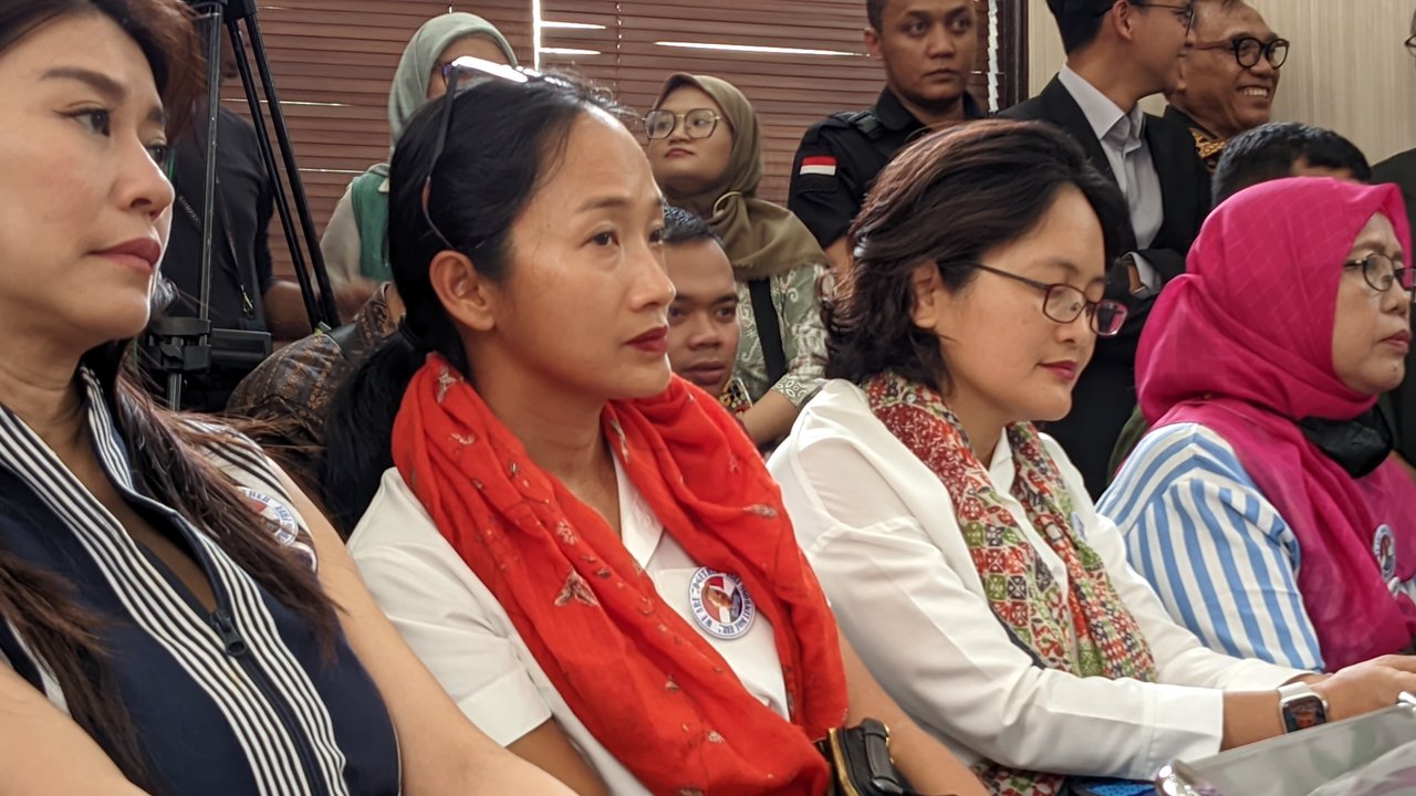 istri tom lembong hadiri sidang putusan praperadilan suami